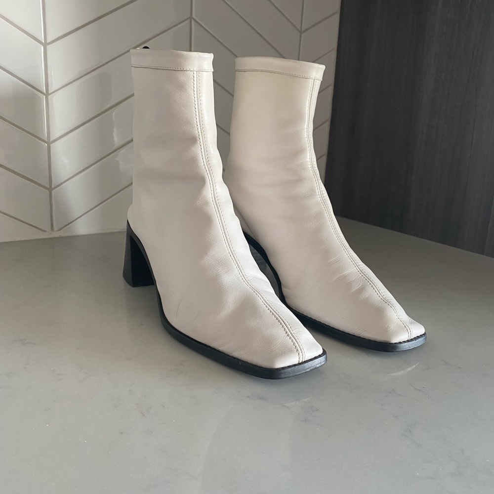 KAM BOOT WHITE Intentionally Blank